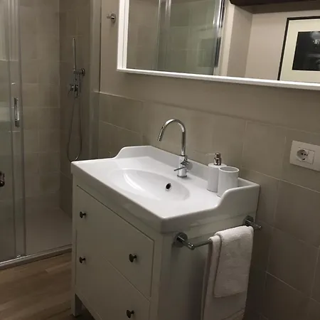 Vicolo San Giuseppe 8a E 8b Apartamento *