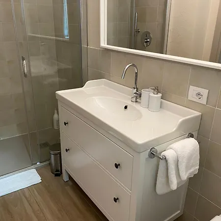 Vicolo San Giuseppe 8a E 8b Apartamento *